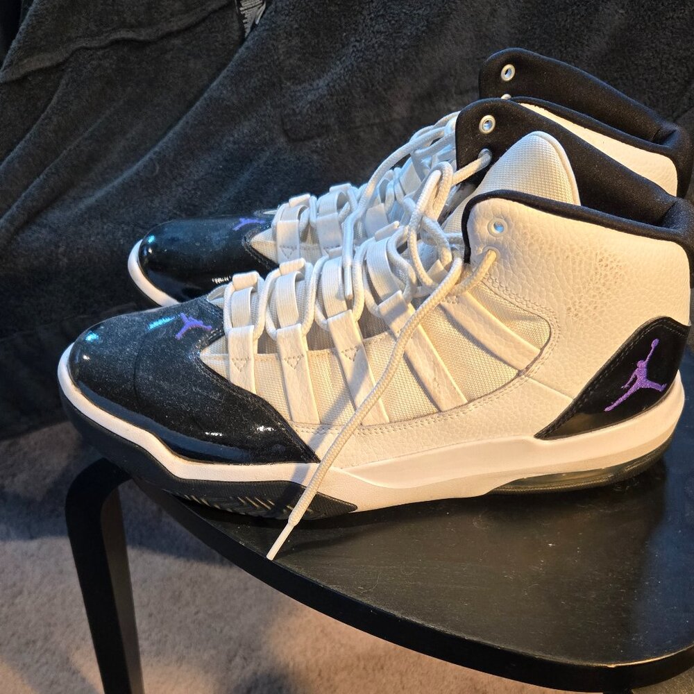 Nike Jordan Max Aura Men's Sz 11 Basketball Shoes Concord White